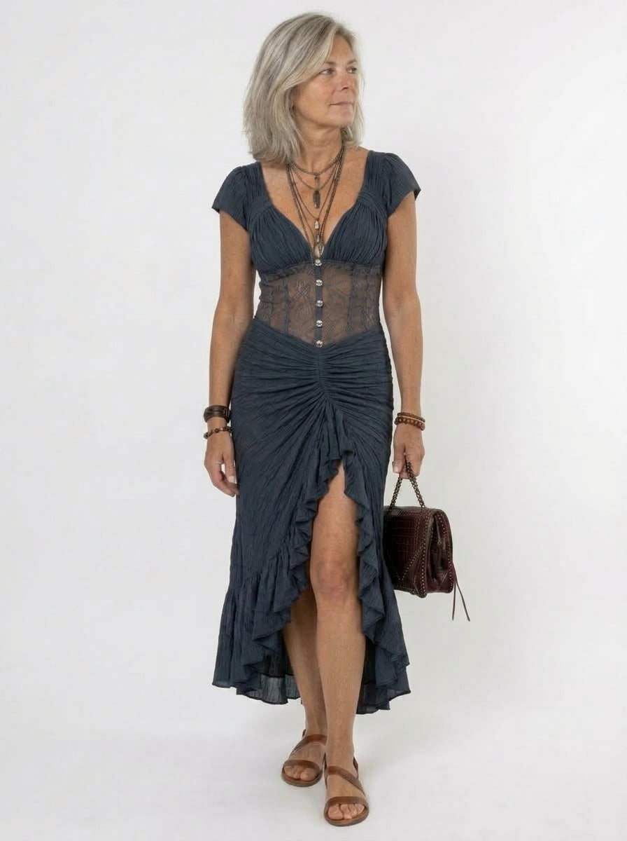 Catherine | Robe mi-longue en dentelle avec corset, fronces, volants et fente