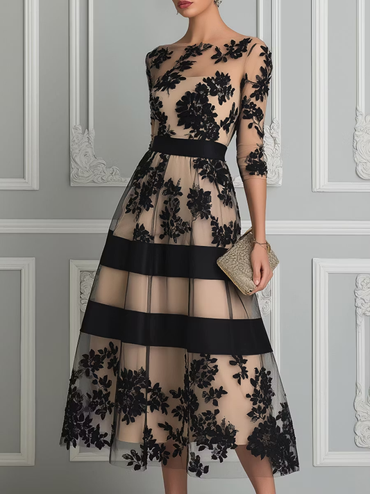 Robe midi élégante de coupe A en dentelle noire
