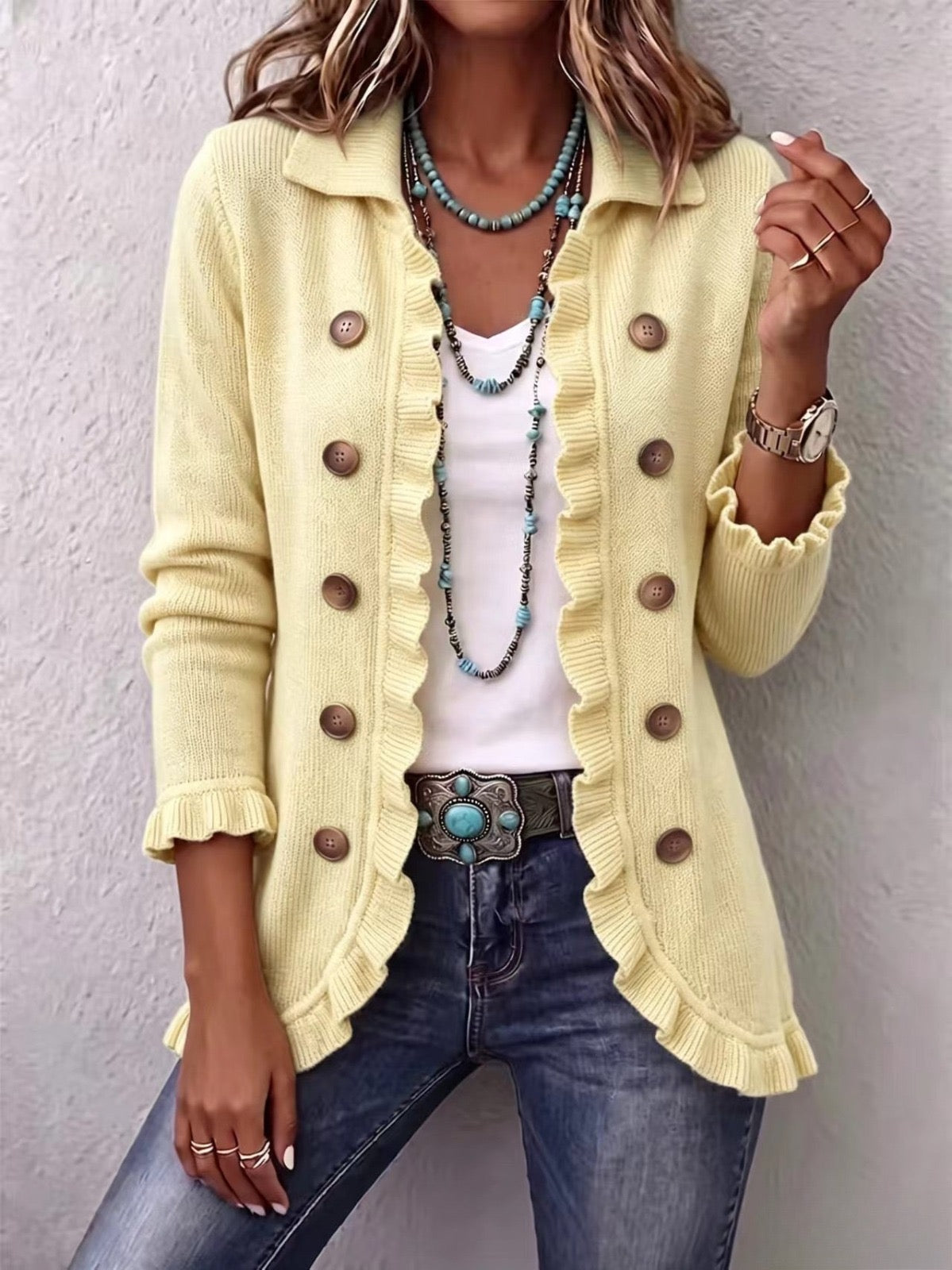 Suzanne | Veste en maille couleur crème à volants