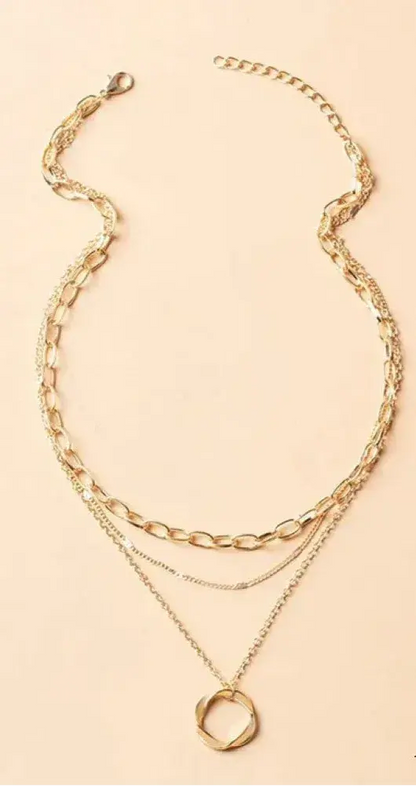 Collier Doré Superposé avec Pendentif