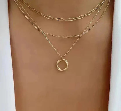 Collier Doré Superposé avec Pendentif